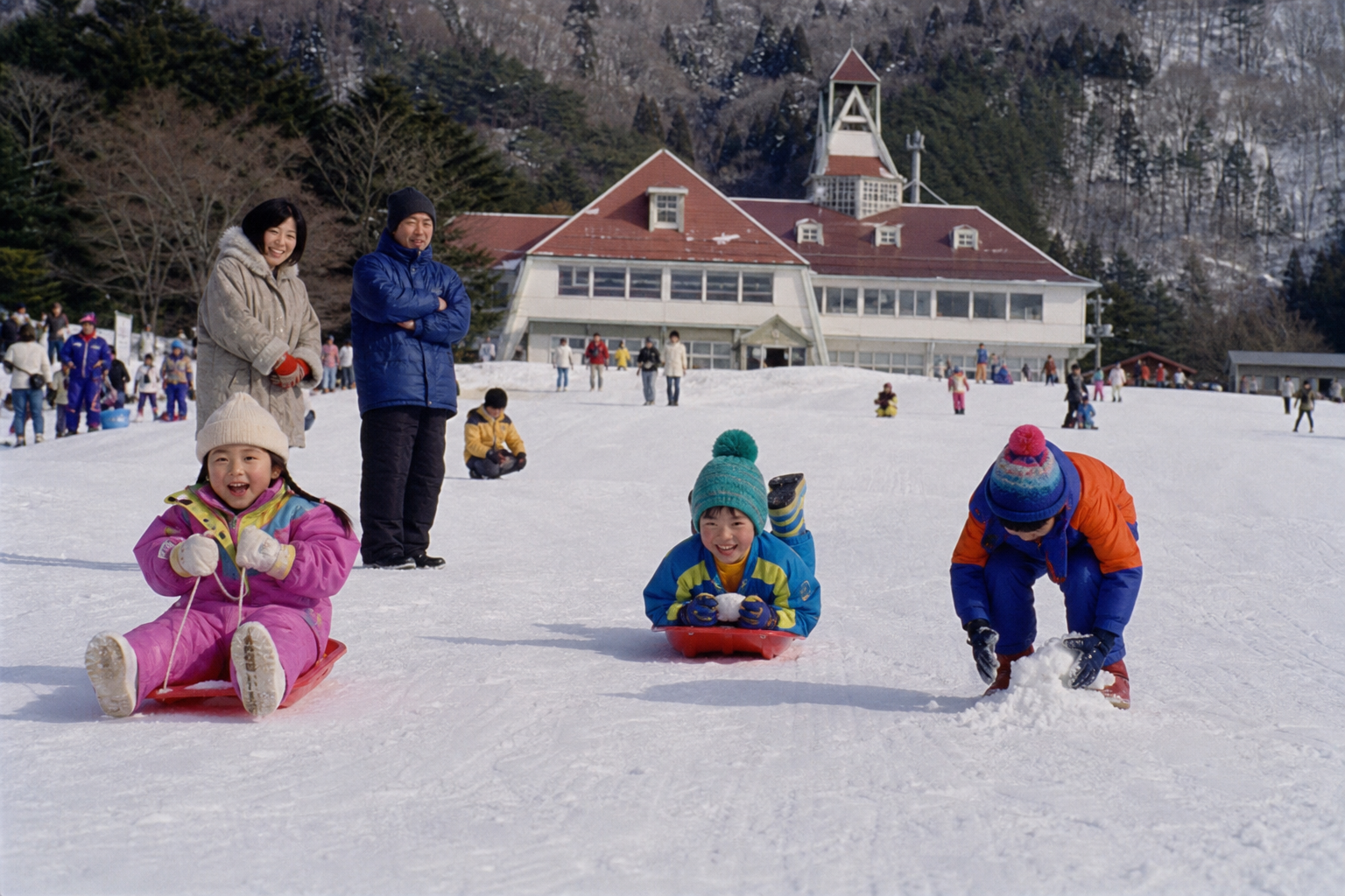 夏季のローラースキーコース——降雪リスクを補完する通年競技インフラ