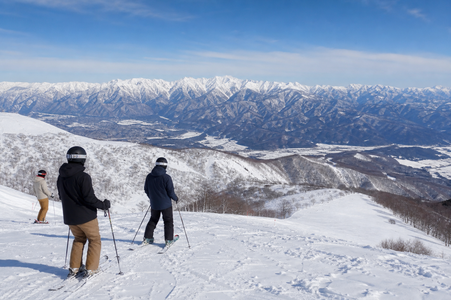新幹線の車内から雪景色を望む旅のイメージ